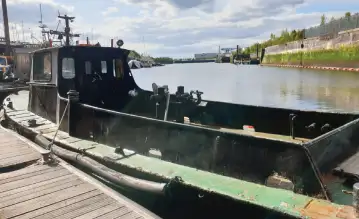 Kapal kerja kanggo didol