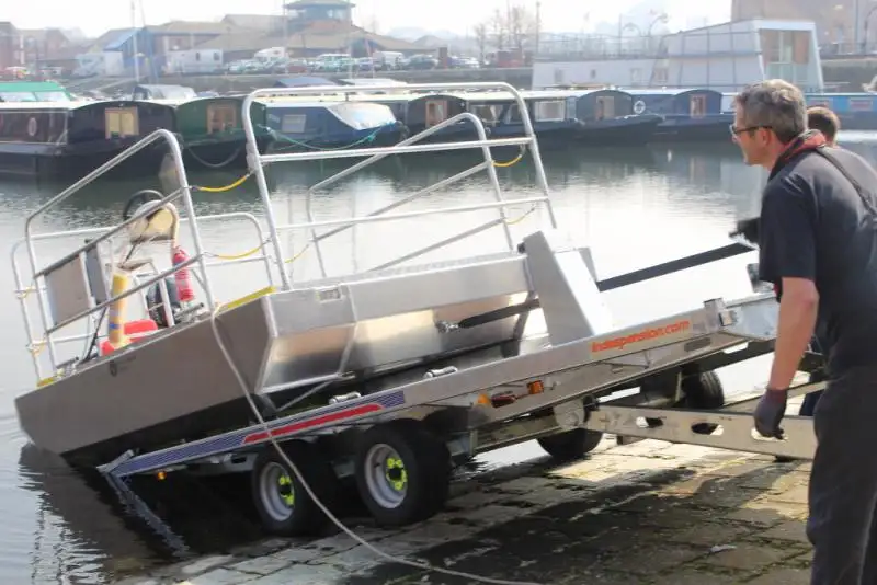 Kapal kontainer kanggo didol