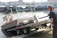 Kapal kontainer kanggo didol