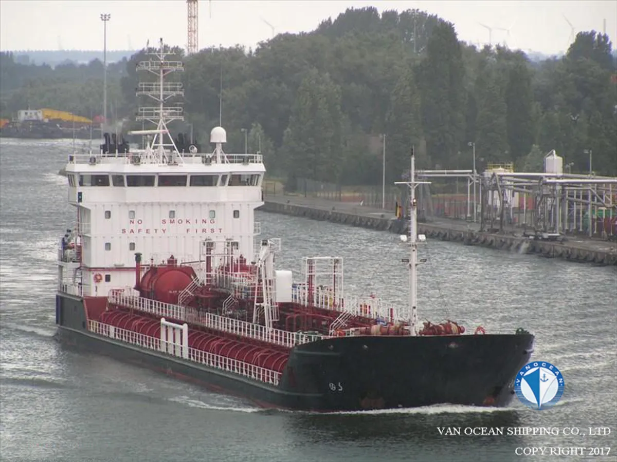 Kapal tanker minyak/bahan kimia kanggo didol