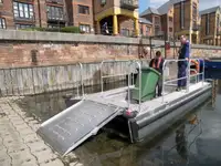 Kapal kontainer kanggo didol