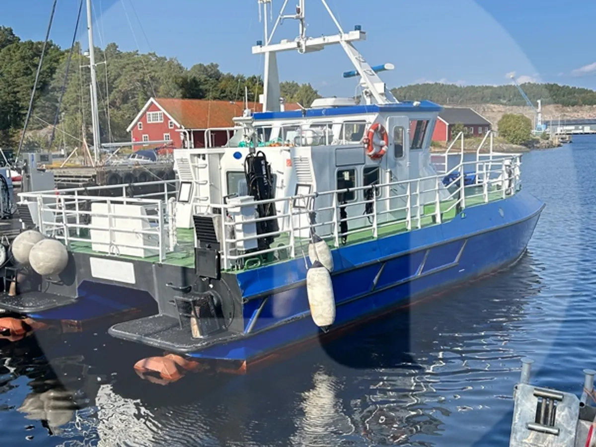 Kapal kerja kanggo didol
