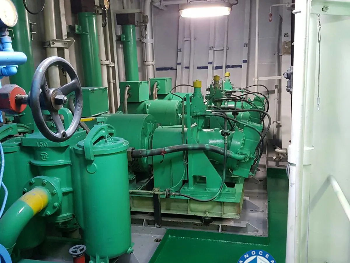 Kapal tanker minyak/bahan kimia kanggo didol