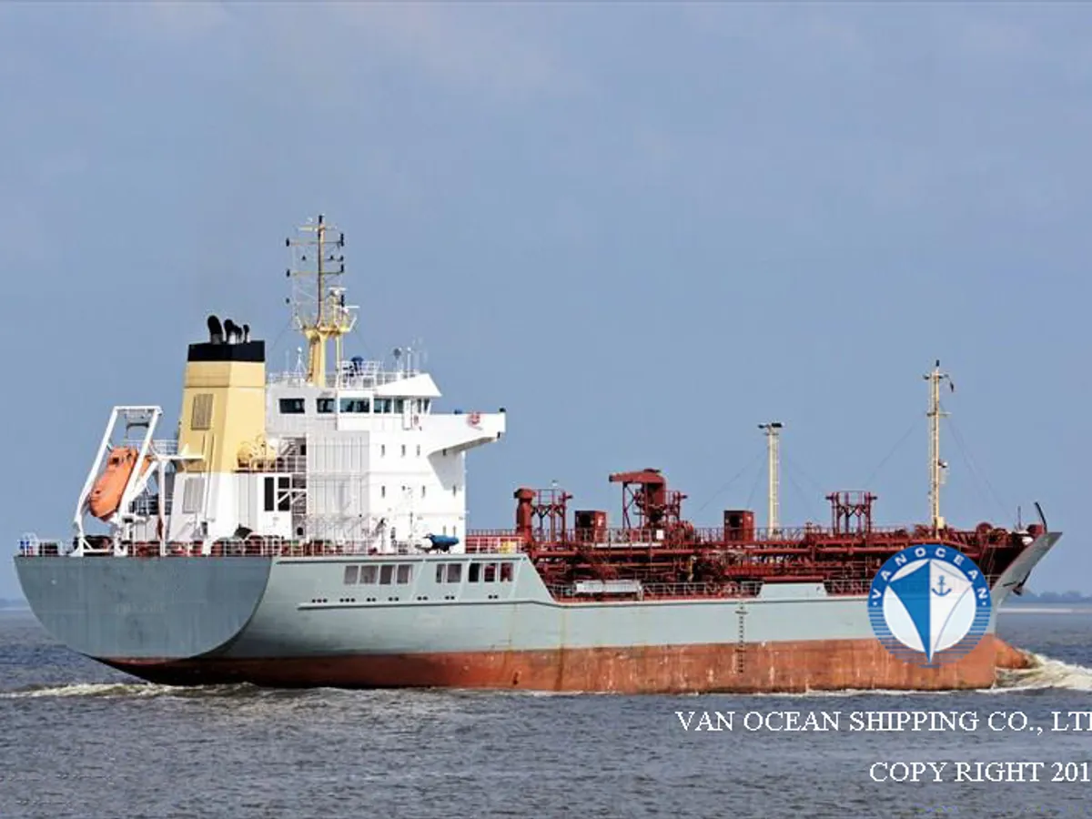 Kapal tanker minyak/bahan kimia kanggo didol