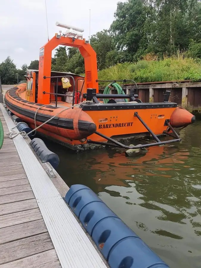 Kapal karet kaku kanggo didol