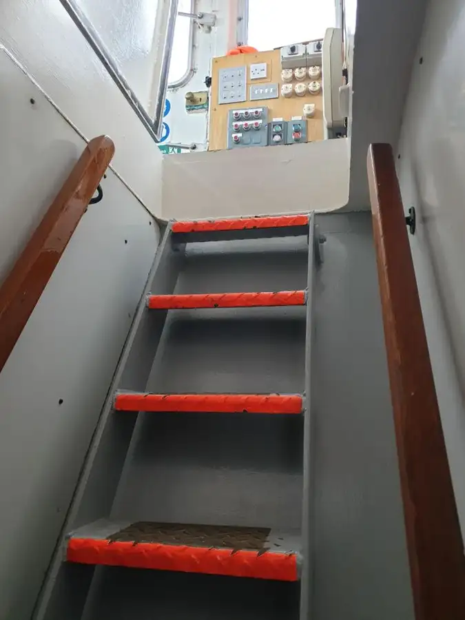 Kapal kerja kanggo didol