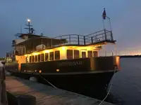Kapal pesiar-feri kanggo didol