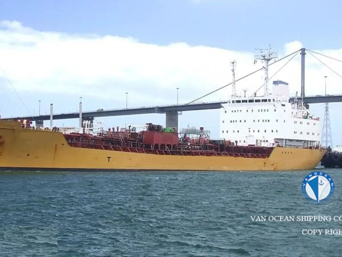 Kapal tanker minyak/bahan kimia kanggo didol