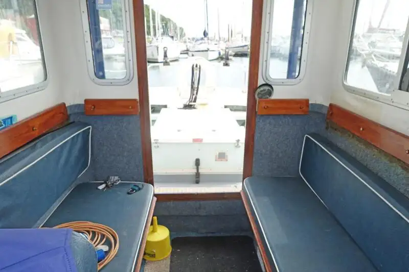 Kapal kerja kanggo didol