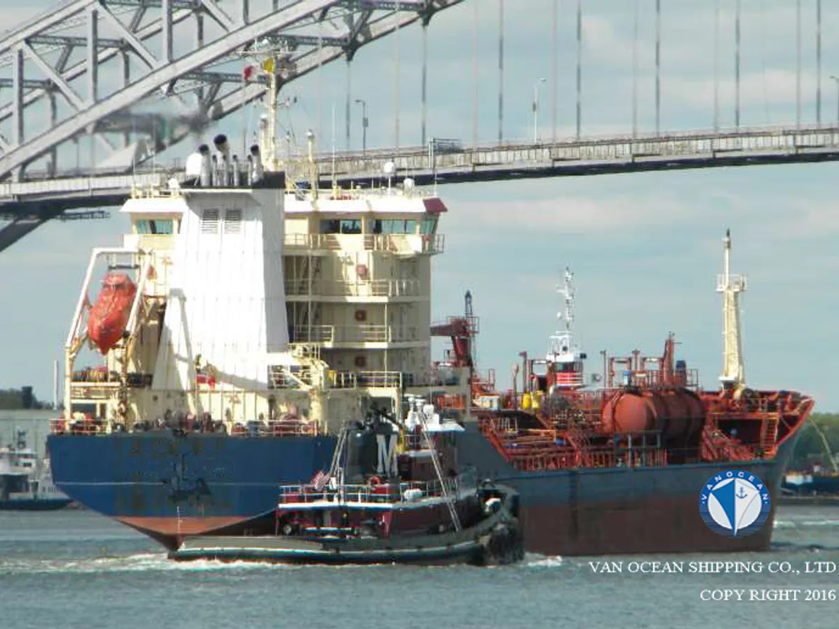 Kapal tanker minyak/bahan kimia kanggo didol
