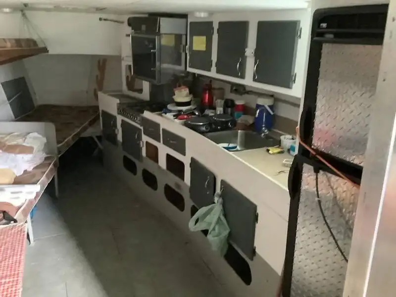 Kapal kerja kanggo didol