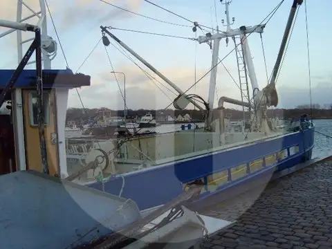 Kapal trawler berkas kanggo didol