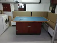 Kapal kontainer kanggo didol