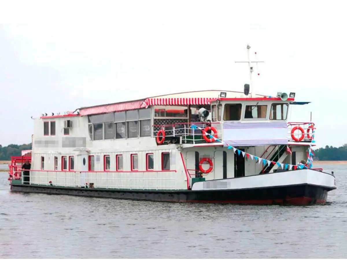 Kapal kontainer kanggo didol