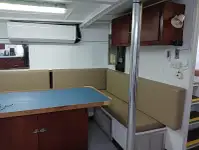 Kapal kontainer kanggo didol