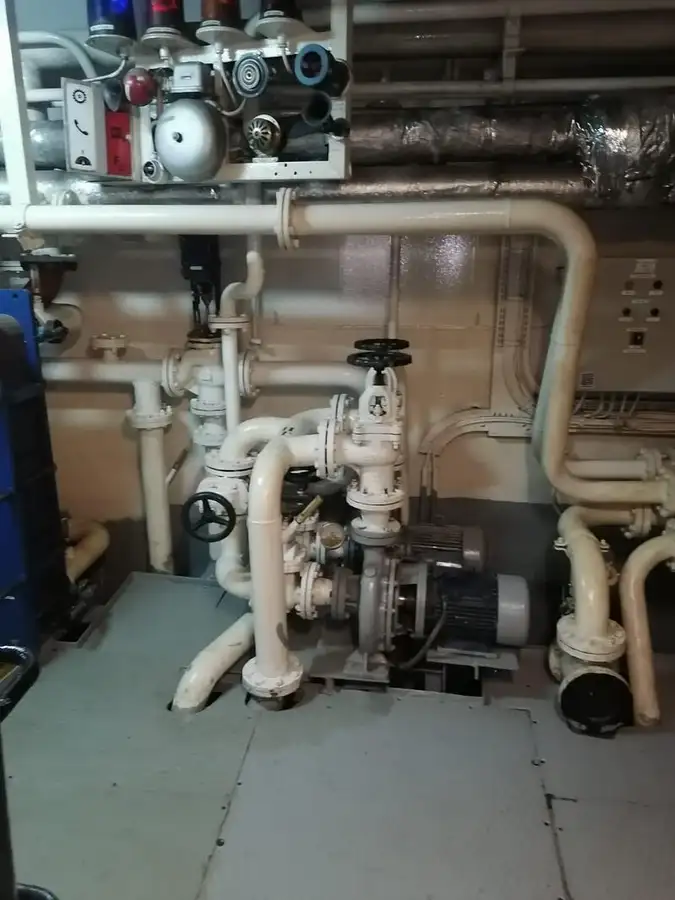 Kapal tanker minyak/bahan kimia kanggo didol