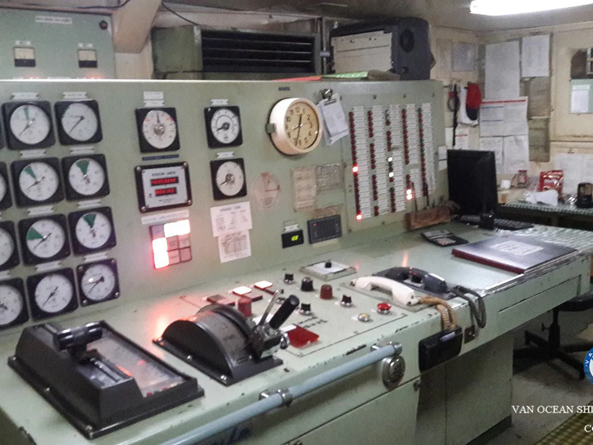 Kapal tanker minyak/bahan kimia kanggo didol