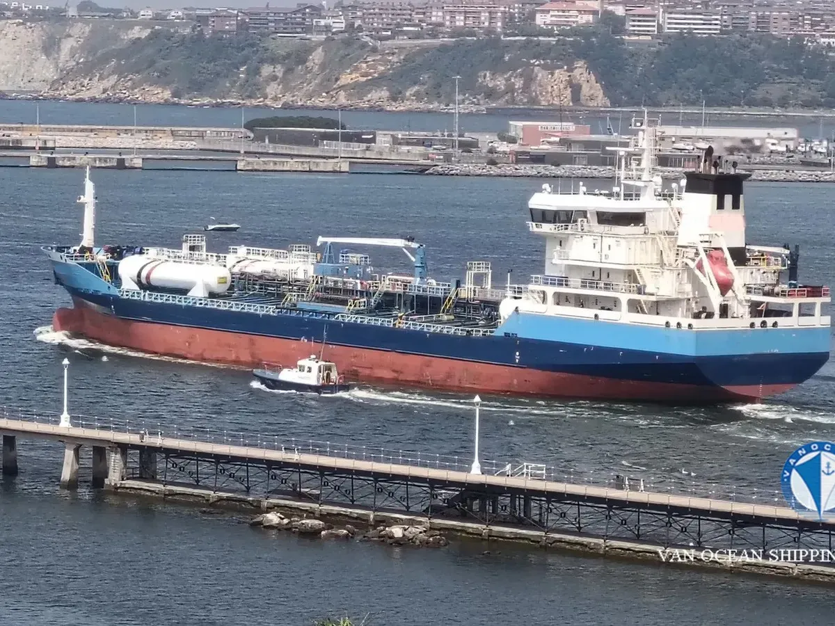 Kapal tanker minyak/bahan kimia kanggo didol