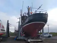 Kapal longliner kanggo didol