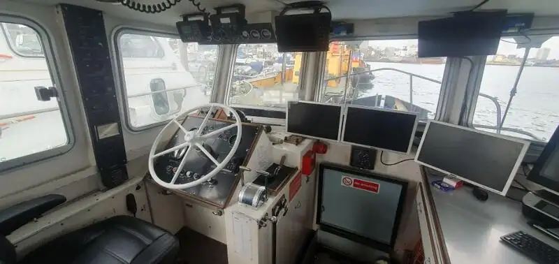Kapal kontainer kanggo didol