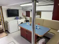 Kapal kontainer kanggo didol
