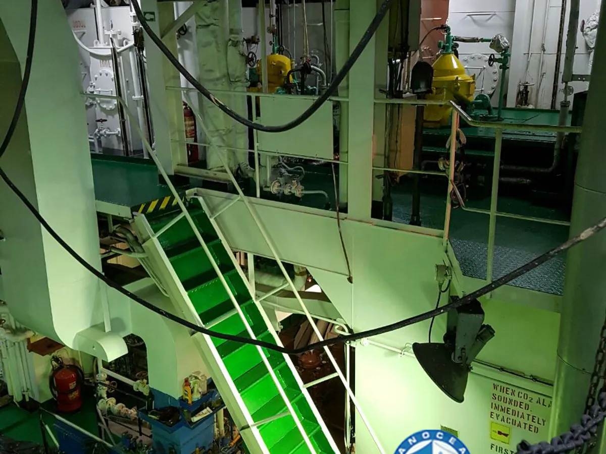 Kapal tanker minyak/bahan kimia kanggo didol