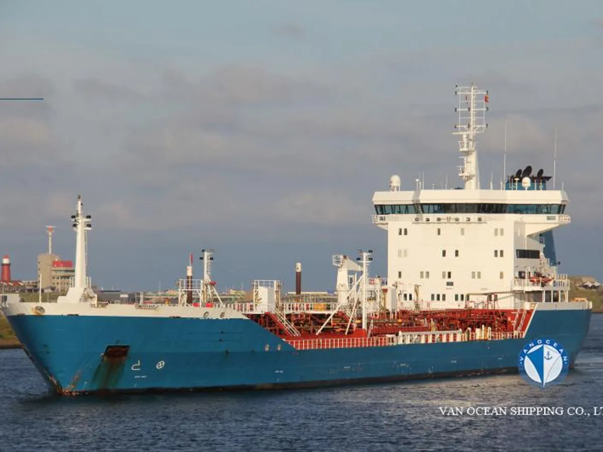 Kapal tanker minyak/bahan kimia kanggo didol
