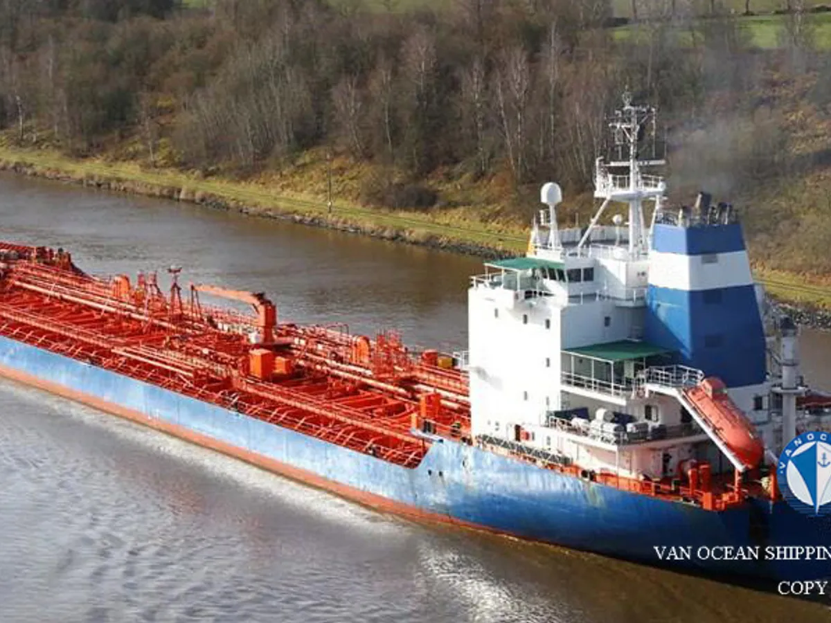Kapal tanker minyak/bahan kimia kanggo didol