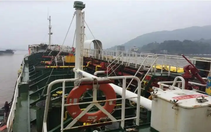 Kapal tanker minyak/bahan kimia kanggo didol