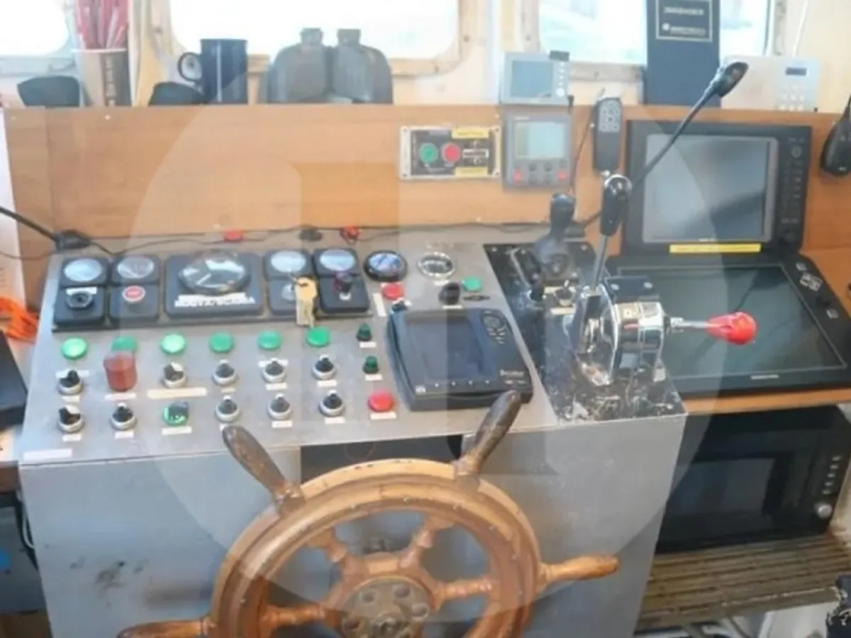 Kapal kerja kanggo didol
