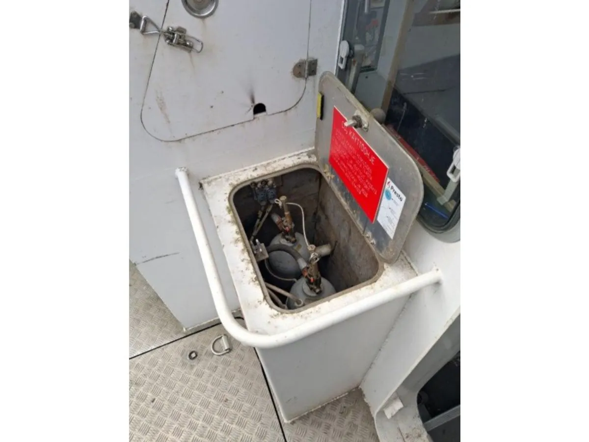 Kapal kerja kanggo didol