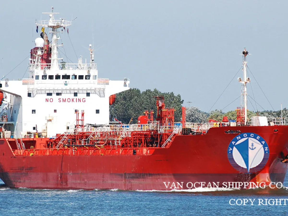 Kapal tanker minyak/bahan kimia kanggo didol