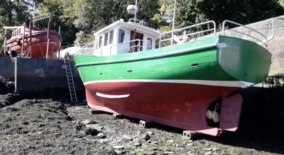 Kapal cutter kanggo didol