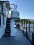 Kapal pesiar-feri kanggo didol