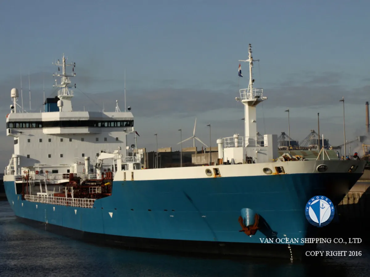 Kapal tanker minyak/bahan kimia kanggo didol