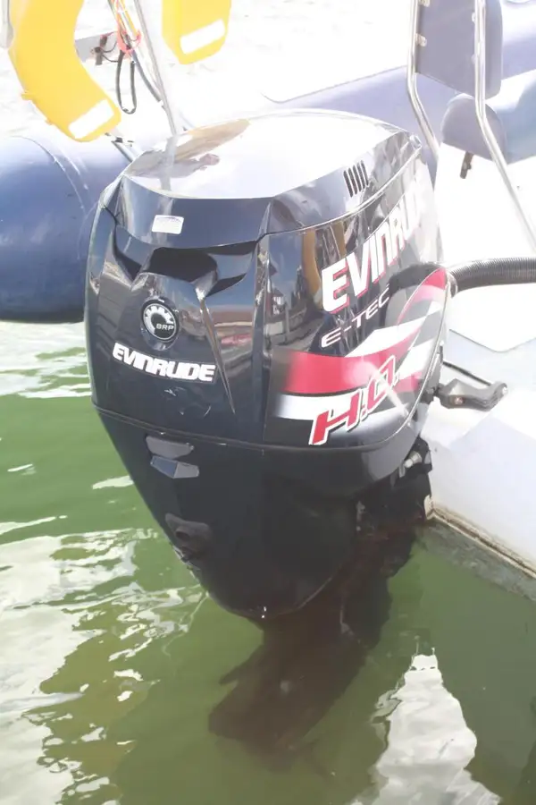 Kapal karet kaku kanggo didol
