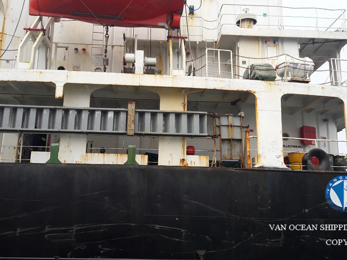 Kapal tanker minyak/bahan kimia kanggo didol