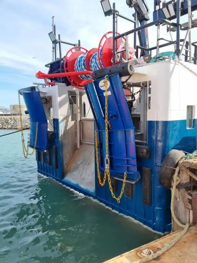 Kapal trawler kanggo didol