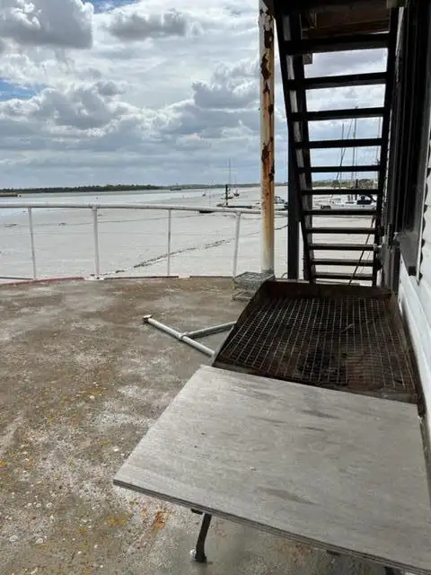 Barge akomodasi kanggo didol
