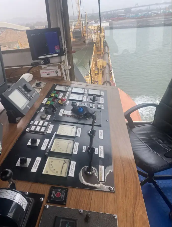 Kapal dredger kanggo didol