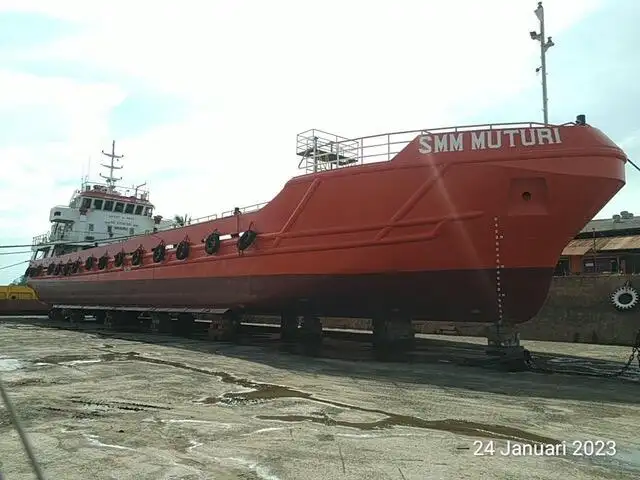 Kapal tanker minyak/bahan kimia kanggo didol