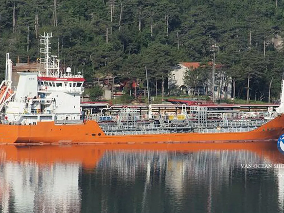 Kapal tanker minyak/bahan kimia kanggo didol