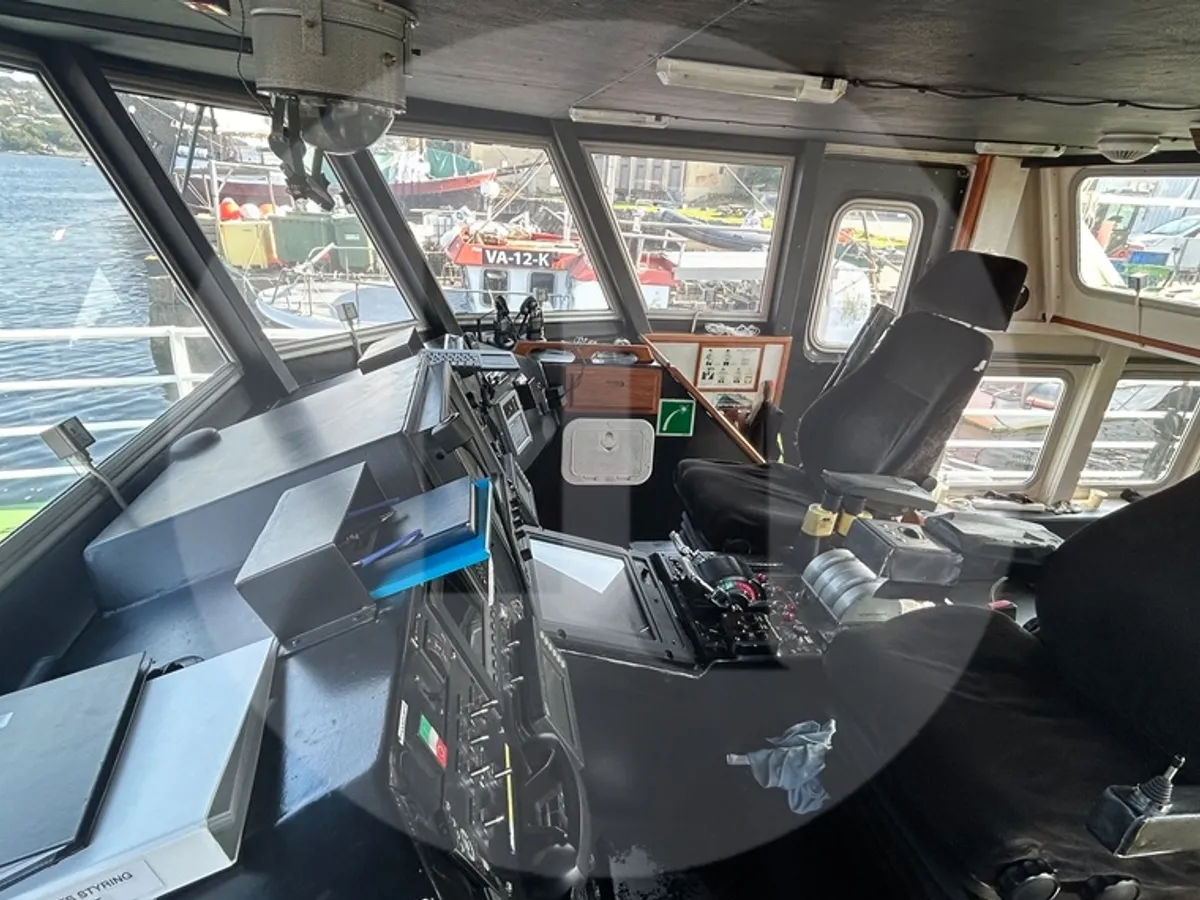 Kapal kerja kanggo didol