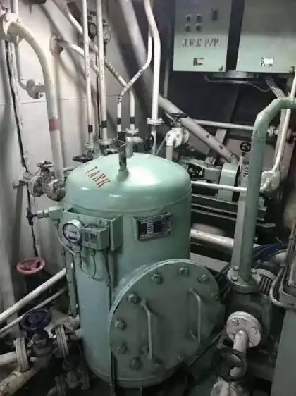 Kapal tanker minyak/bahan kimia kanggo didol