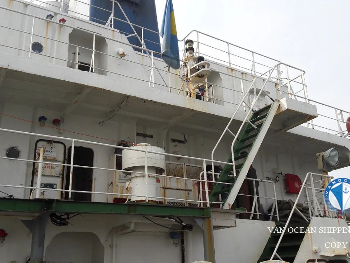 Kapal tanker minyak/bahan kimia kanggo didol