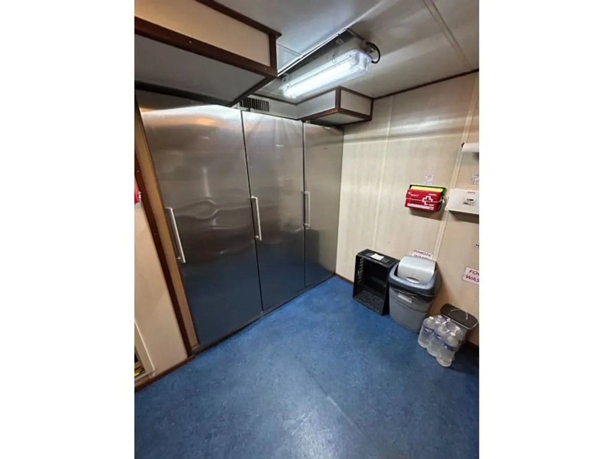 Kapal pasokan kanggo didol