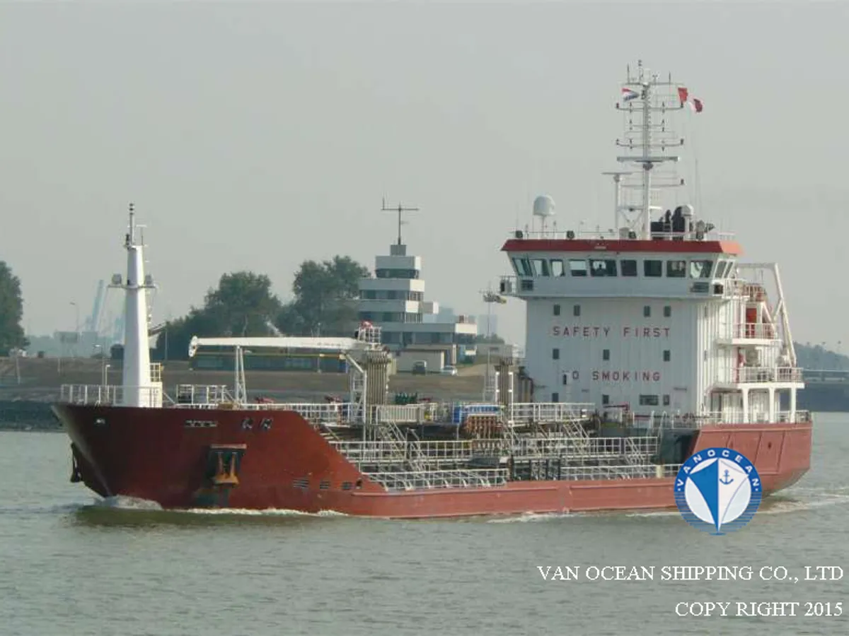Kapal tanker minyak/bahan kimia kanggo didol