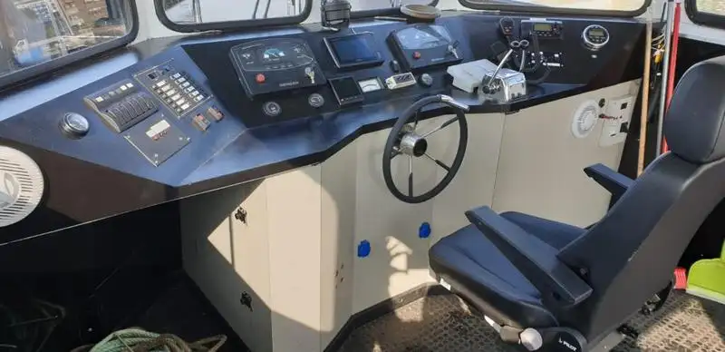 Kapal kerja kanggo didol