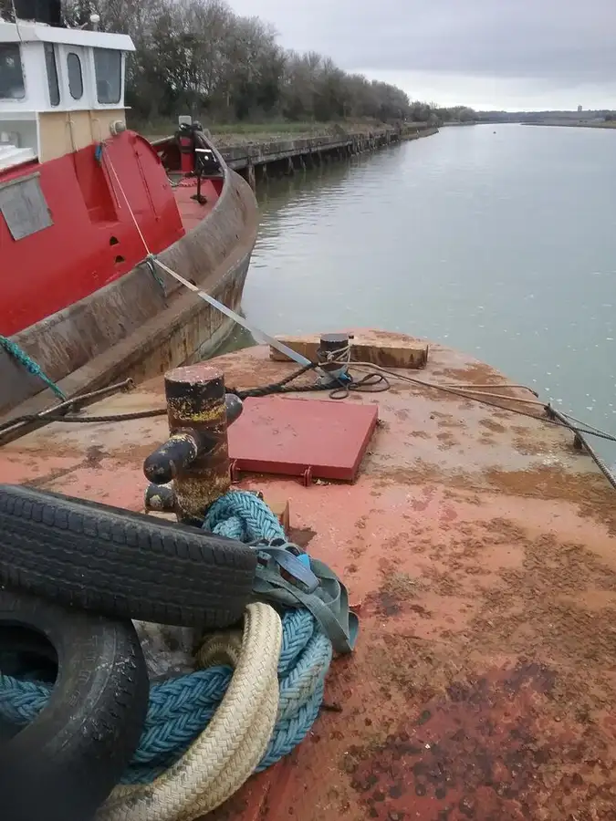 Kapal kerja kanggo didol