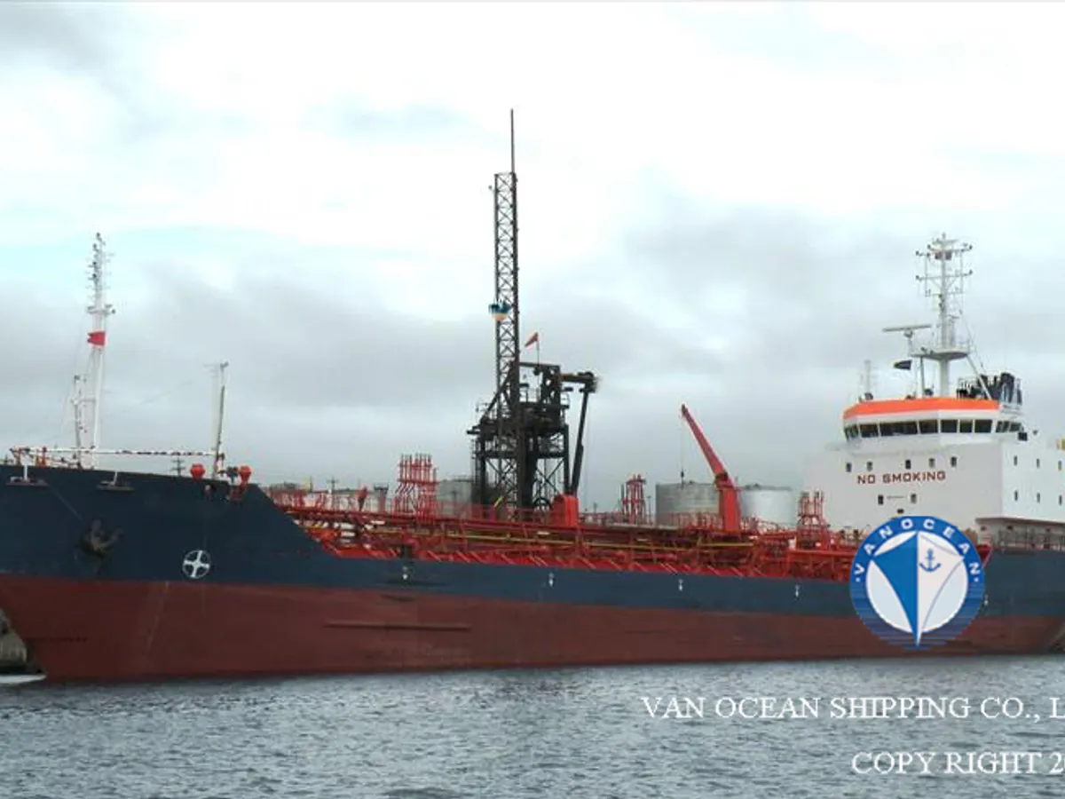 Kapal tanker minyak/bahan kimia kanggo didol